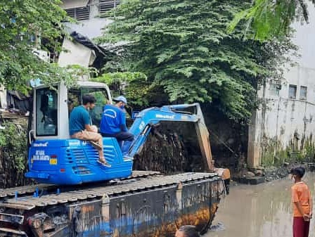 Sempat Tertunda Kali Sekretaris Kembali Dikeruk