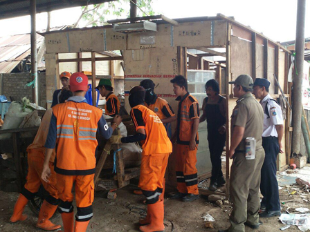  11 Lapak Pedagang Lokbin Pasar Minggu Ditertibkan