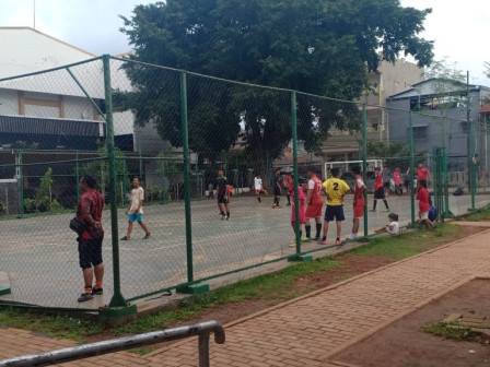 Warga Rawa Bunga Manfaatkan Hari Libur Berolahraga di RPTRA