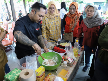  50 Warga Ikuti Pelatihan Diversifikasi Olahan Pangan Ternak di RPTRA Pandawa 