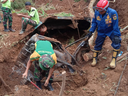 Tim Tanggap Darurat DKI Bantu Evakuasi Jenazah Korban Gempa Cianjur 
