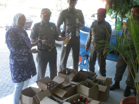 125 Botol Miras Disita Petugas Satpol PP Tanjung Priok