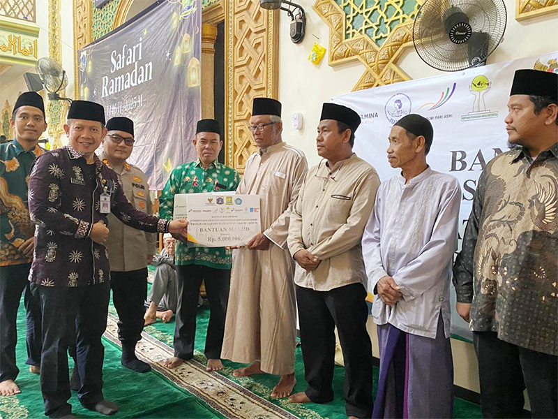 Plt Bupati Kepulauan Seribu Safari Ramadan di Dua Masjid