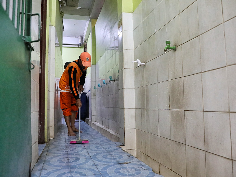 PPSU Bersih-bersih Masjid Jami Al Badru Pekayon