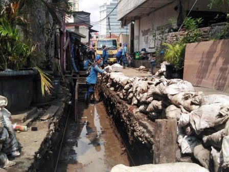  Saluran Air Baru Di Buat Di Jalan Pasar Senen Dalam VIII 