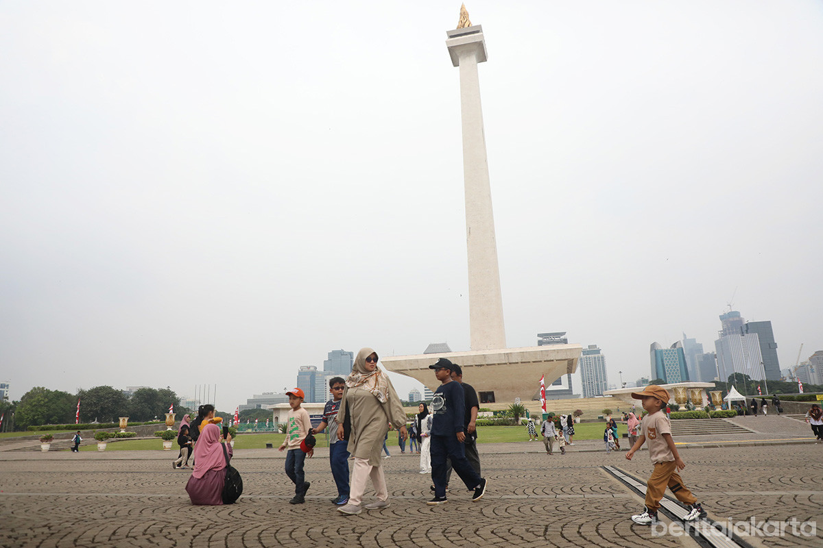 Pengunjung Monas di hari libur tahun baru 2026