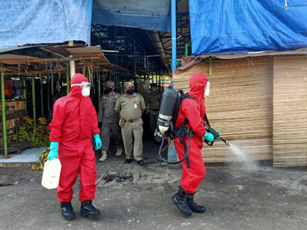  Empat Pasar di Jaksel Disemprot Cairan Disinfektan