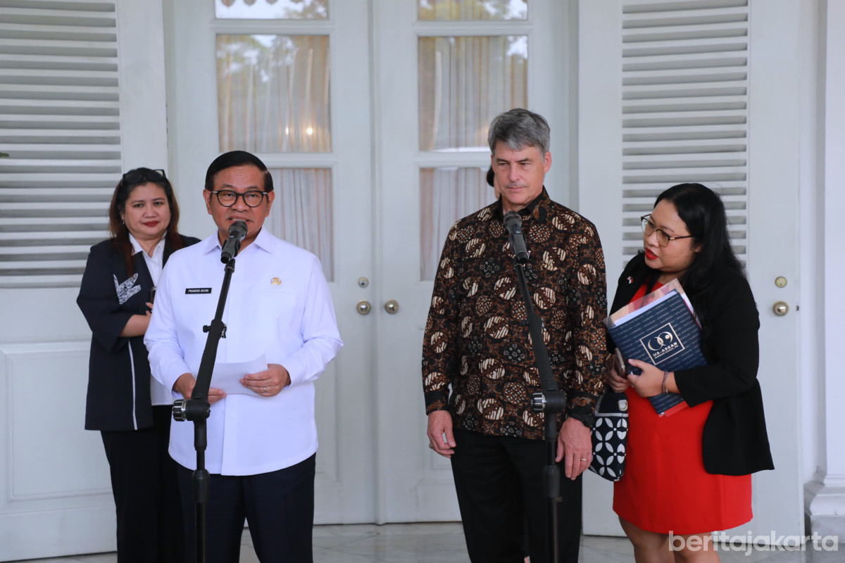 Gubernur Pramono memberikan keterangan pers setelah menerima Delegasi Bisnis AS