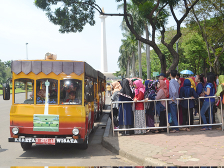 100 Ribu Wisatawan Kunjungi Monas 