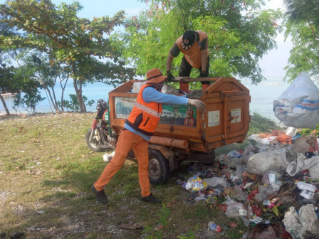 Tempat Pembuangan Sampah Sementara di Pulau Kelapa Direlokasi 