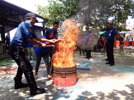  40 Warga di Pulau Tidung Dilatih Tanggulangi Kebakaran 