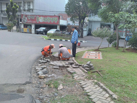 Tahun Ini, DKI Perbaiki 48 Titik Trotoar Rusak