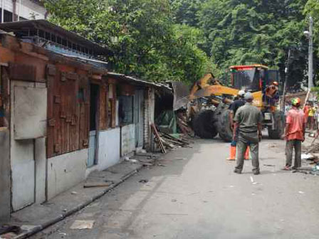 100 Bangunan Liar di Penjaringan Dibongkar