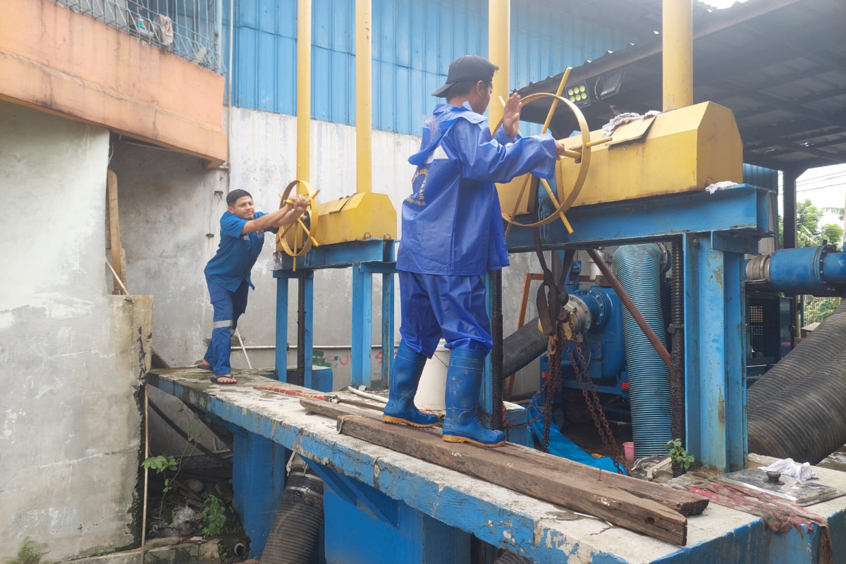 Title  Tiga Pompa Dikerahkan Atasi Genangan di Rawa Terate