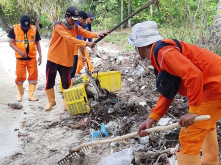  30 Kubik Sampah Diangkut dari Pulau Tidung 