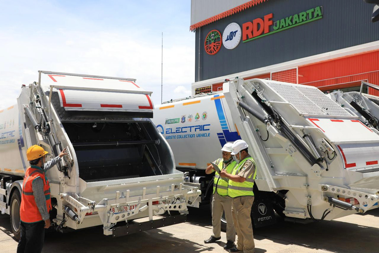 Puluhan Truk Compactor Tertutup Baru Perkuat Operasional RDF Rorotan 