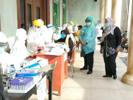 300 Warga Pasar Manggis Ikuti Rapid Test Massal