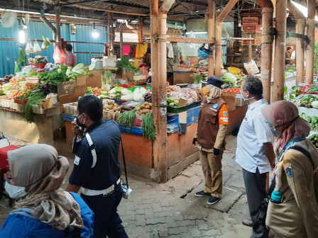        Dinas Kominfotik Lakukan Pengawasan di Pasar Duta Mas Wijaya Kusuma