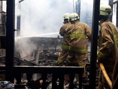 Kebakaran Tiga Rumah di Cakung Berhasil Dipadamkan