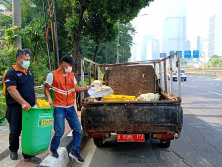  2.142 Ton Sampah Hari Pertama Lebaran Dikirim ke TPST Bantargebang 