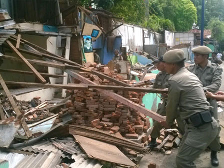 50 Bangunan Di Kenari Kembali Dibongkar