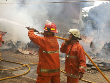  Sebuah warung Terbakar di Pulogadung Berhasil Dipadamkan 