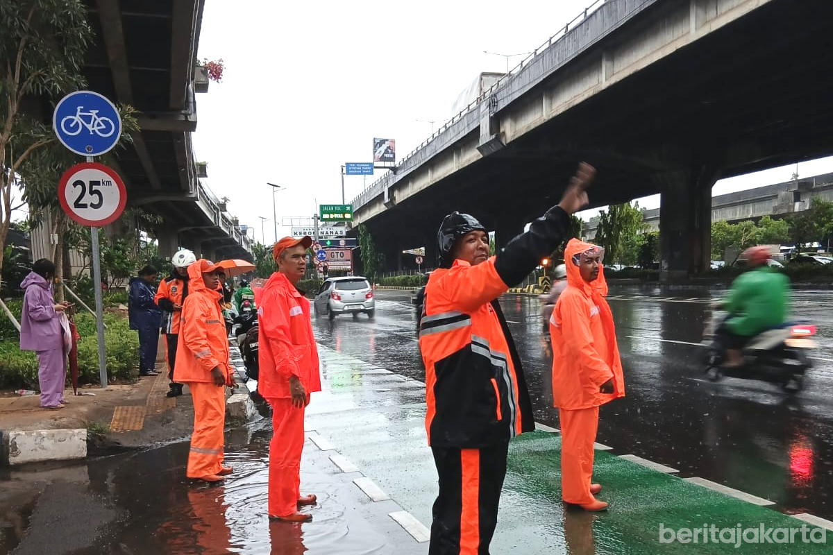 Genangan di Jalan DI Panjaitan Surut 