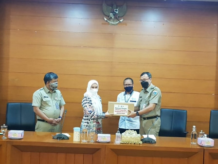 TP PKK Jakpus Serahkan Paket Bantuan Hasil Sedekah Minyak Jelantah