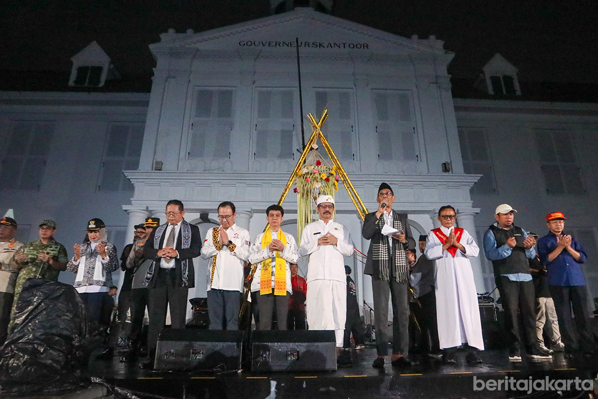 Puncak perayaan tahun baru di Kota Tua ditutup doa bersama