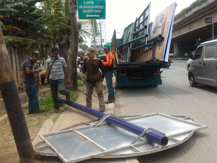 11 Reklame Ditertibkan di Kembangan