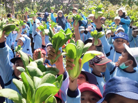 Puluhan Murid SDI Nurul Iman Ikuti Edukasi Wisata di UHG Ragunan 