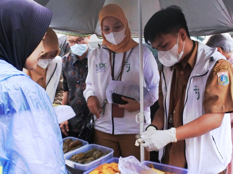 Petugas Kesehatan Sudah Cek Keamanan Takjil di Pondok Labu