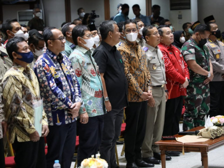 Pj Gubernur DKI Hadiri Penyerahan Sertifikat Tanah di Balai Agung 