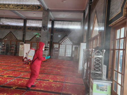 RPTRA dan Masjid di Kelapa Gading Disemprot Cairan Disinfektan