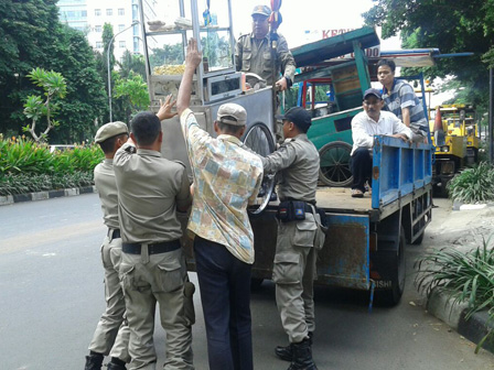 Empat Gerobak PKL Ditertibkan di Menteng