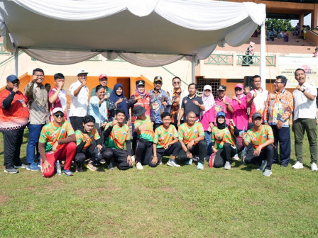  Iin Buka Kejuaraan Cricket Piala Wali Kota Jaktim