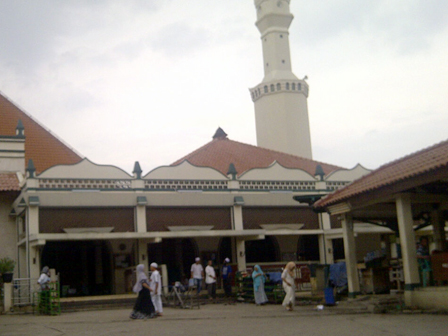 Pembongkaran Kawasan Pasar Ikan, Masjid Luar Batang dan Makam Tidak Dibongkar