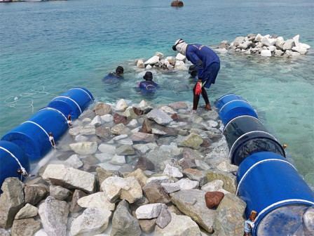  Pemasangan Bronjong Batu di Pulau Karya Tuntas Lusa