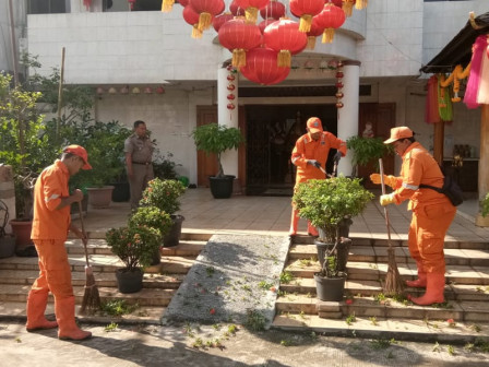  PPSU Papanggo Bersihkan Vihara Avalokitesvara Vipassana Graha