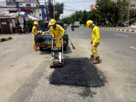 49 Titik Jalan Rusak di Jakarta Pusat Telah Diperbaiki Oleh Petugas Sudin Bina Marga