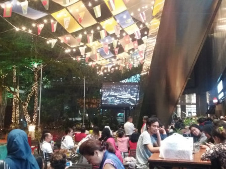 Ratusan Warga Jakbar Nonbar Penutupan Asian Games di Mall Lippo Puri