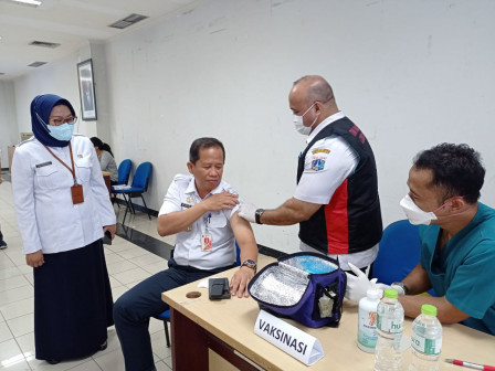 1.200 Orang Ditargetkan Ikut Vaksinasi Booster di Kantor Walikota Jakut