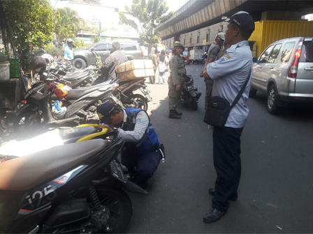 25 Kendaraan Bermotor di Tambora Ditindak