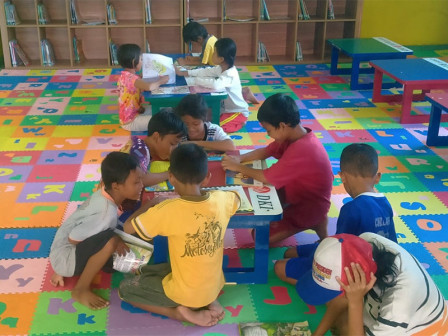 60 Anak Sambangi Perpustakaan Kantor Sudin Pusip Jaktim Saat Ramadan