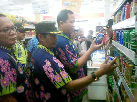  Cegah Peredaran Miras, Minimarket dan Warung di Razia di Cengkareng