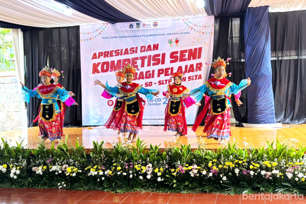 Salah satu tim peserta menampilkan tarian pada Apresiasi dan Kompetisi Seni Pelajar Jakarta Utara