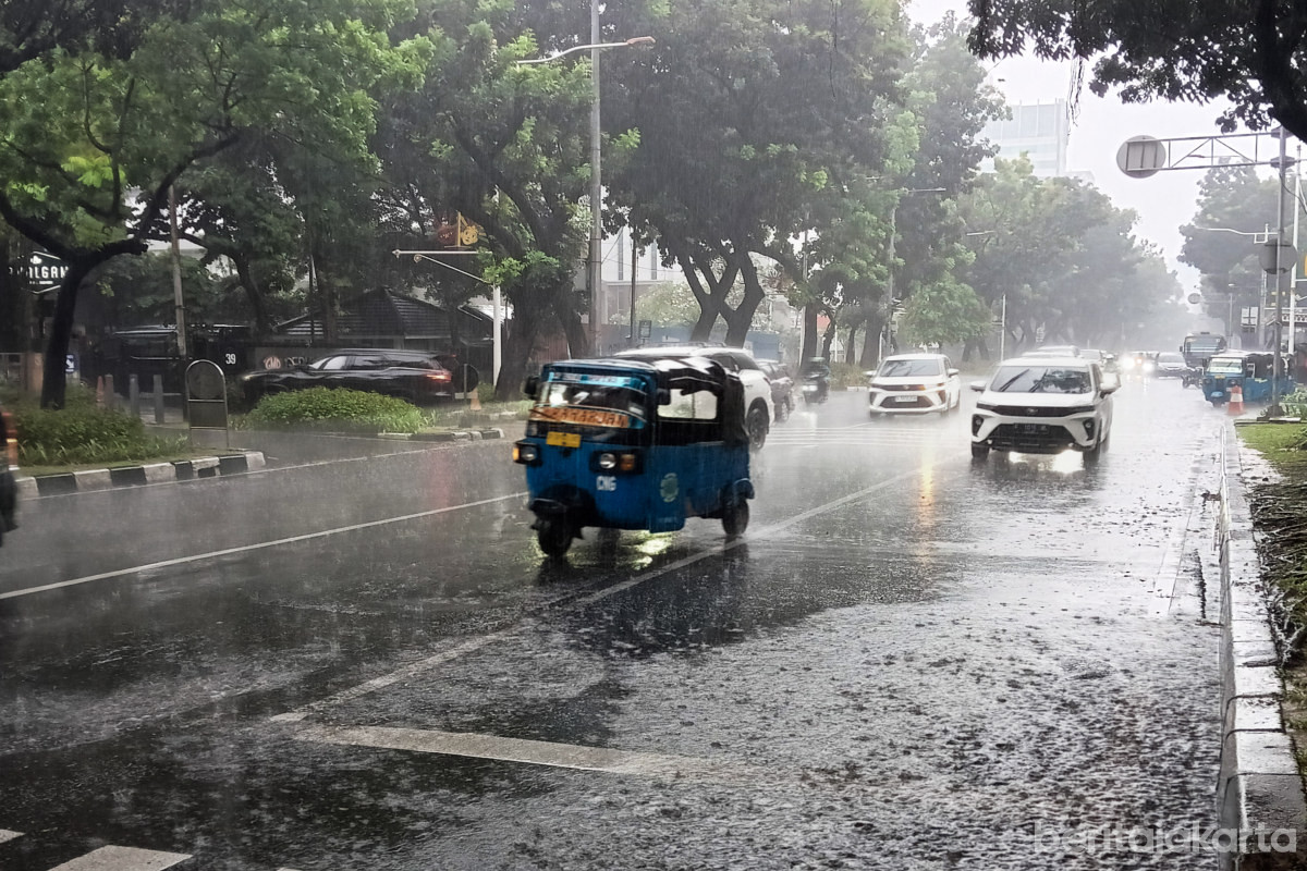 Akhir Pekan, Hujan Petir Landa Sebagian Wilayah Jakarta 