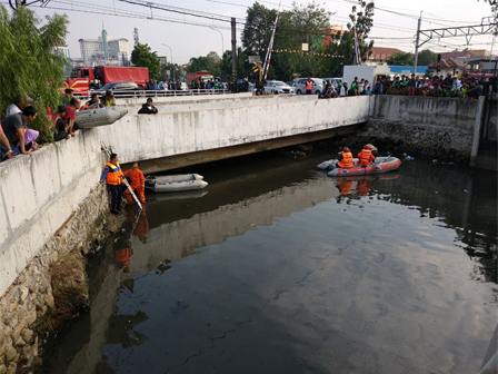 Pencarian Buaya di Kali Grogol Dilanjutkan