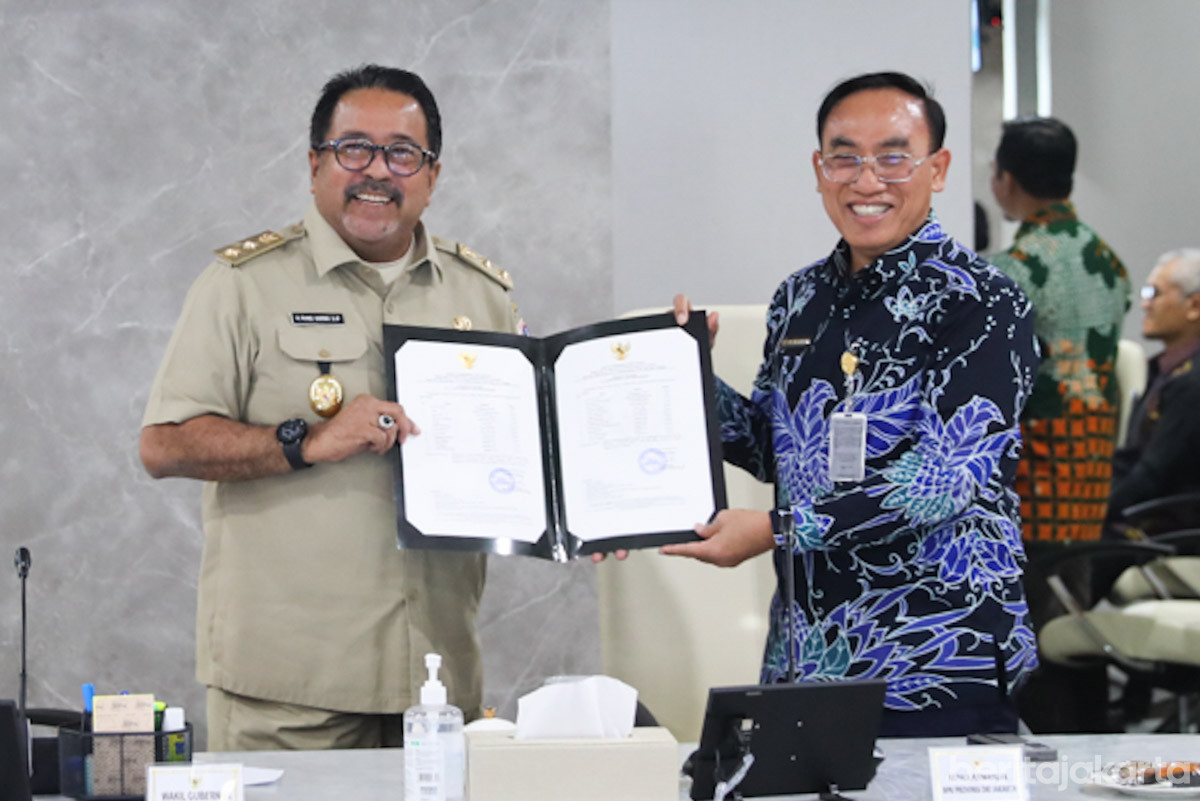 Wakil Gubernur DKI Jakarta, Rano Karno menerima dokumen Entry Meeting