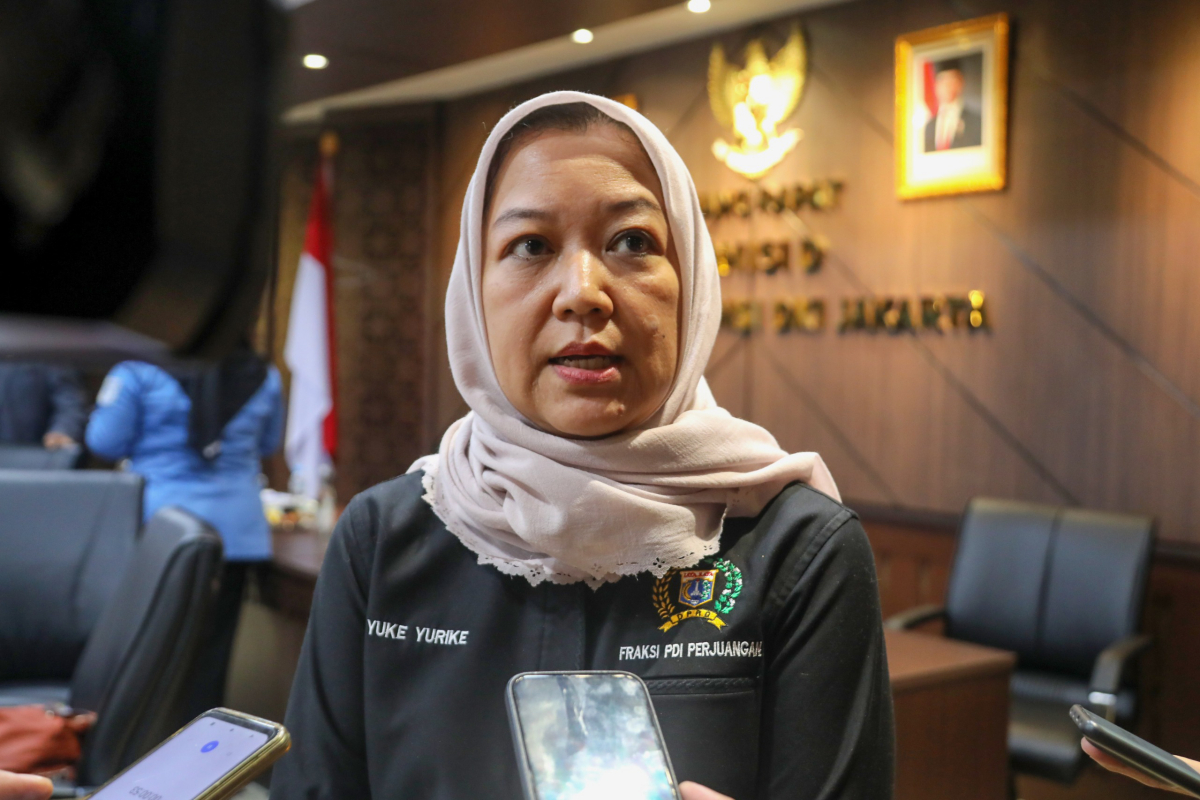 Ketua Komisi D DPRD DKI Jakarta, Yuke Yurike memberikan keterangan pers